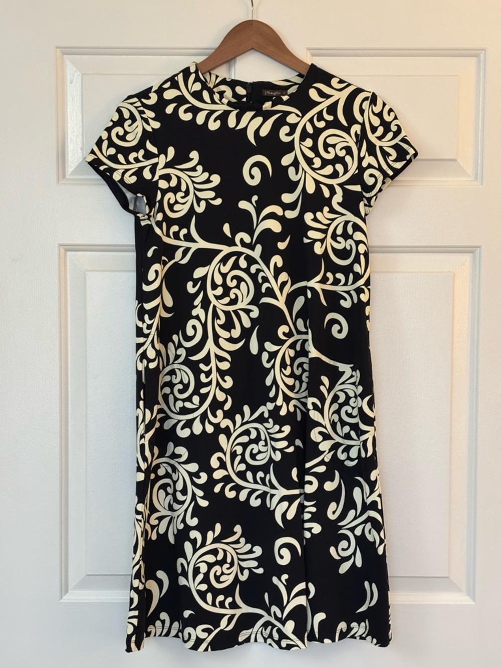 J. McLaughlin Black and Cream Scroll-Print Shift Dress